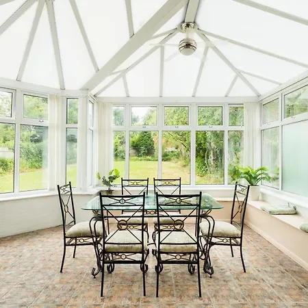 Beautiful 6 Bedroom House For 17 Guests Next To Edgbaston Stadium Birmingham