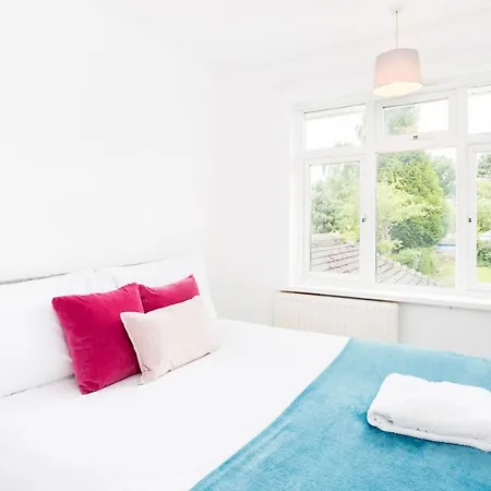 Beautiful 6 Bedroom House For 17 Guests Next To Edgbaston Stadium *