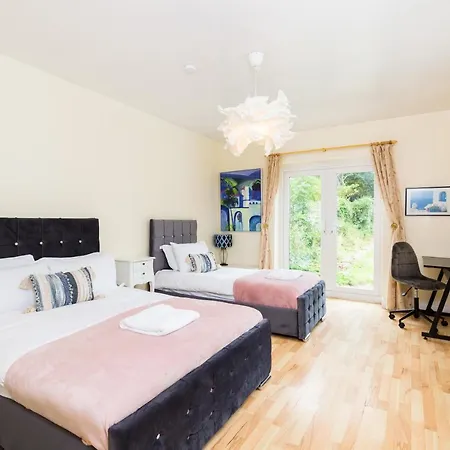 Beautiful 6 Bedroom House For 17 Guests Next To Edgbaston Stadium