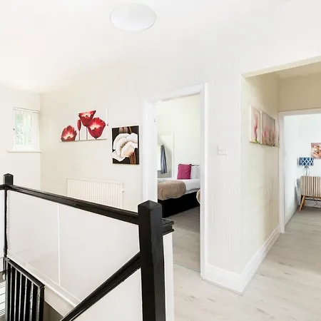 Beautiful 6 Bedroom House For 17 Guests Next To Edgbaston Stadium 아파트 버밍엄
