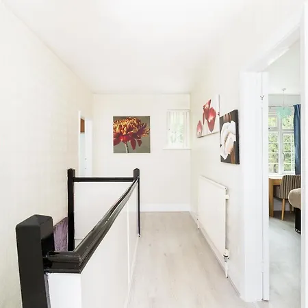Beautiful 6 Bedroom House For 17 Guests Next To Edgbaston Stadium 아파트 버밍엄