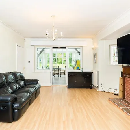 Beautiful 6 Bedroom House For 17 Guests Next To Edgbaston Stadium 아파트 *