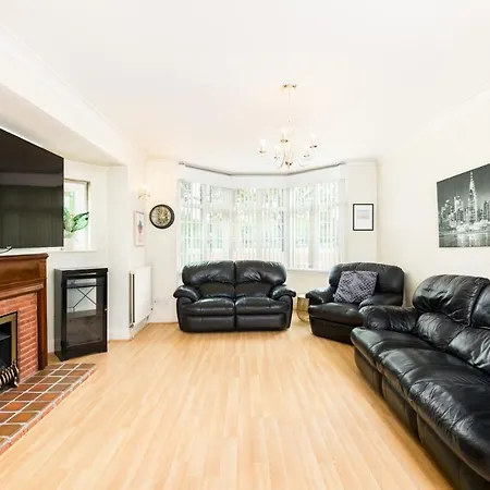 Beautiful 6 Bedroom House For 17 Guests Next To Edgbaston Stadium 버밍엄