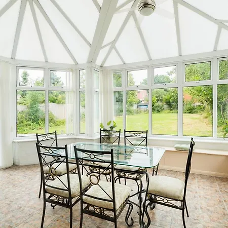 Beautiful 6 Bedroom House For 17 Guests Next To Edgbaston Stadium * 버밍엄