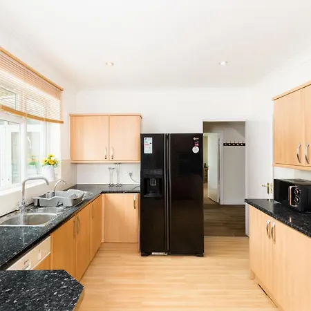 Beautiful 6 Bedroom House For 17 Guests Next To Edgbaston Stadium