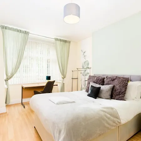 Beautiful 6 Bedroom House For 17 Guests Next To Edgbaston Stadium 아파트 *