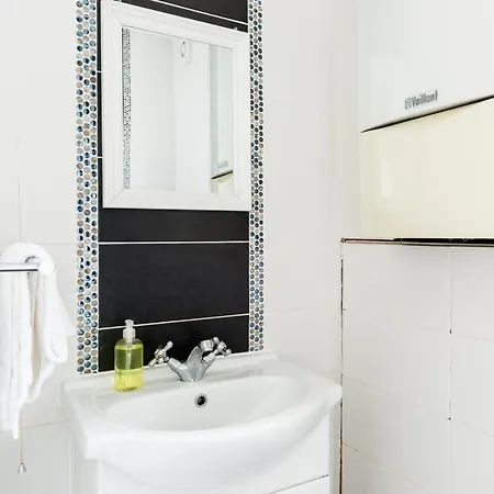아파트 Beautiful 6 Bedroom House For 17 Guests Next To Edgbaston Stadium