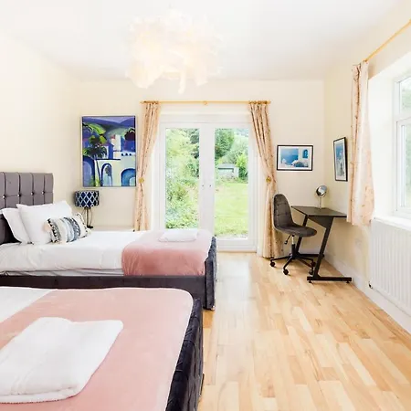 Beautiful 6 Bedroom House For 17 Guests Next To Edgbaston Stadium 아파트 *